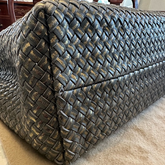 Stunning Bottega Veneta Medium Cabat Tote, Limited Edition, Dark Gray and Gold - Picture 2 of 11